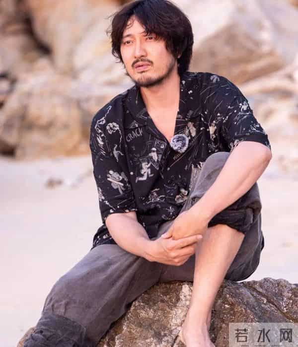 上戏80周年庆，雷佳音王传君同框，陈赫挽着杜江胳膊，于和伟也在