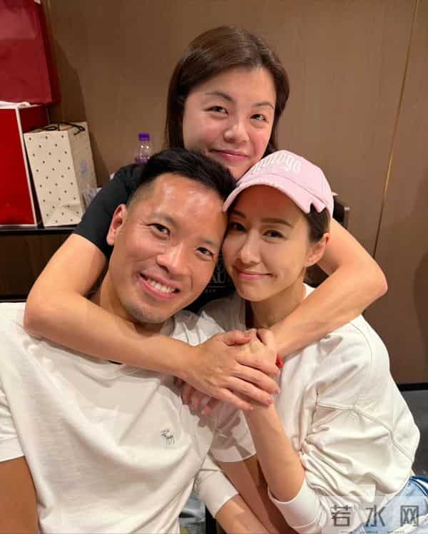 胡定欣携老公与黄日华陈敏之伍咏薇聚会大合影曝光：重温港剧经典