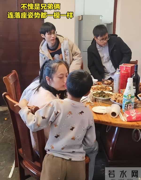 妹妹五年前曾控诉邻居无理取闹,志辉兄弟俩扬眉吐气,全家终翻身