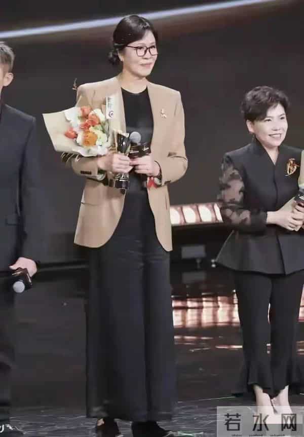 65岁郎平与52岁邓亚萍同框，一个医美后回春，一个美的原生态