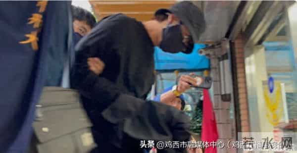 陈姓男演员涉案被正式起诉，原定婚礼取消，与女友爱情长跑13年