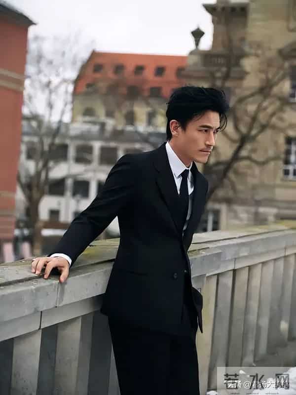 曾与孔琳同居，和柯蓝恋爱，却悄悄娶圈外美女，如今51岁过得如何