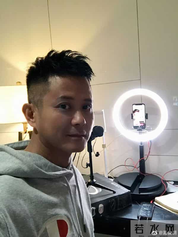 甜蜜！TVB知名绿叶晒夫妻合照庆祝结婚周年，离巢后定居内地