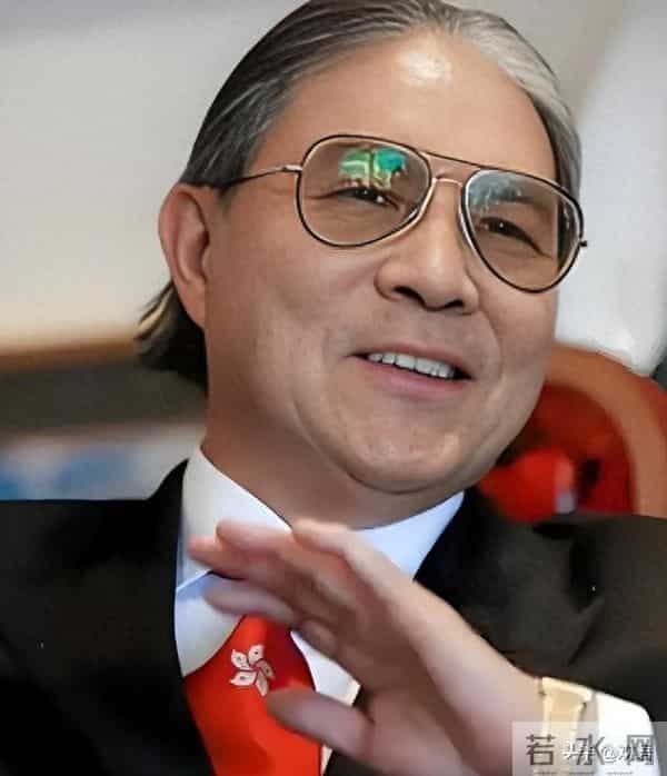 霍启刚也没想到，他79岁的父亲霍震霆，如今还能再为霍家“争光”