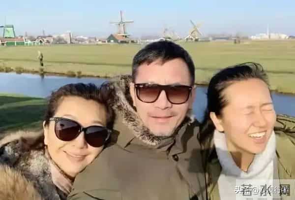 57岁江珊现状让人心酸,脸垮嘴斜,满头的白发,一代女神像老太太