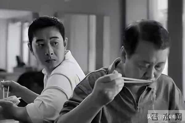 同样都是父亲离世,将杨议和罗晋放到一起,差的不是一丁半点