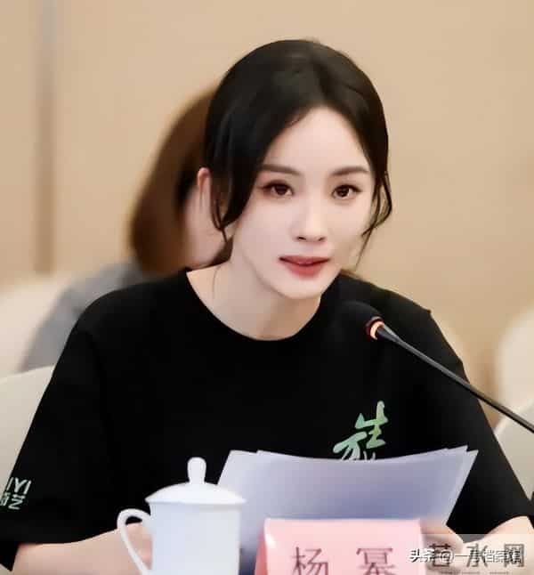 王晶谈易烊千玺拿奖，几句话透露出不一样的信息，令人感慨