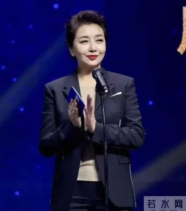 57岁江珊现状曝光！脸垮嘴斜，满头白发，一代女神终是迟暮