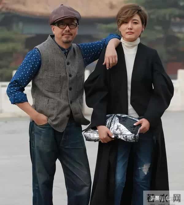 55岁张延依然优雅,父亲早逝最疼爱妈妈,和丈夫分居两地感情不变