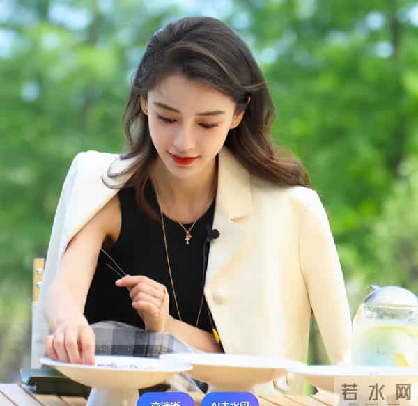 黄晓明也没想到，被他万分嫌弃的前妻杨颖，已经走上了另一条路