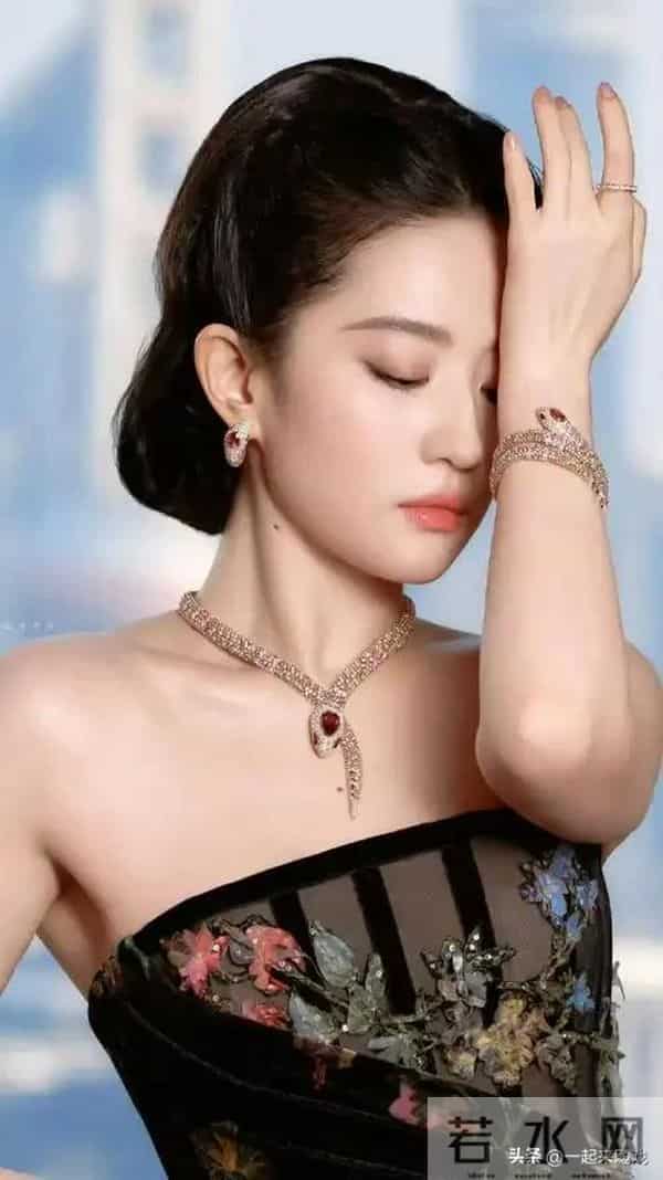 刘亦菲的美,清冷仙气,美得人不敢靠近