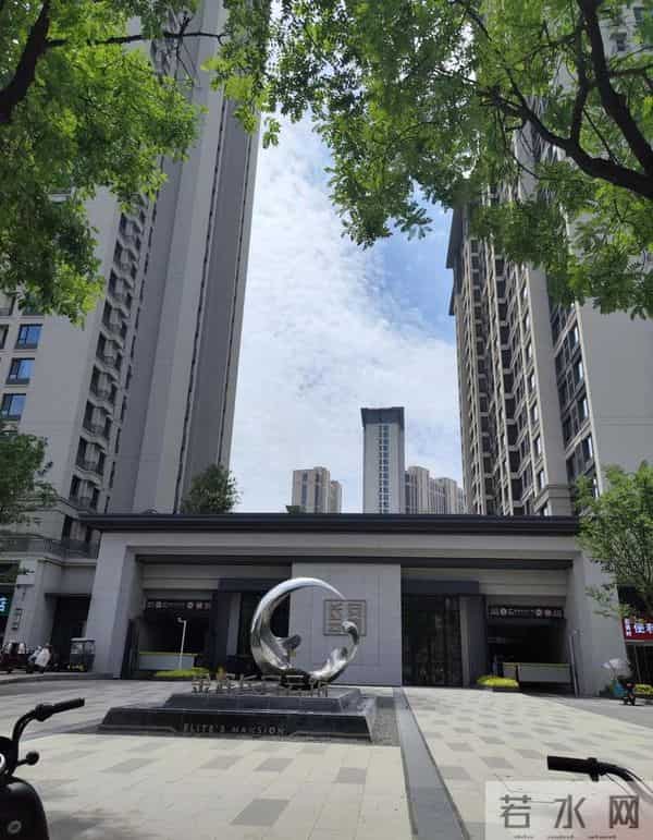 诈骗14亿，看到金条法拉利被拍卖，才懂王丽坤夫妇的生活有多奢靡