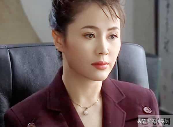 19岁嫁豪门,20岁生儿子,月子没坐完就逃离豪门,如今过得如何了