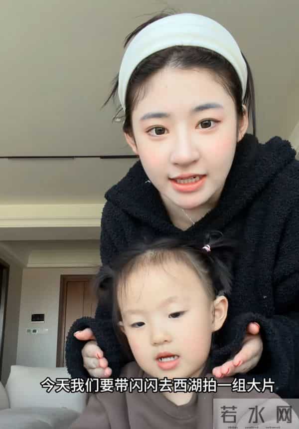 王思聪和懒懒新加坡约会,吃苍蝇餐馆消费降级,一行为遭路人吐槽