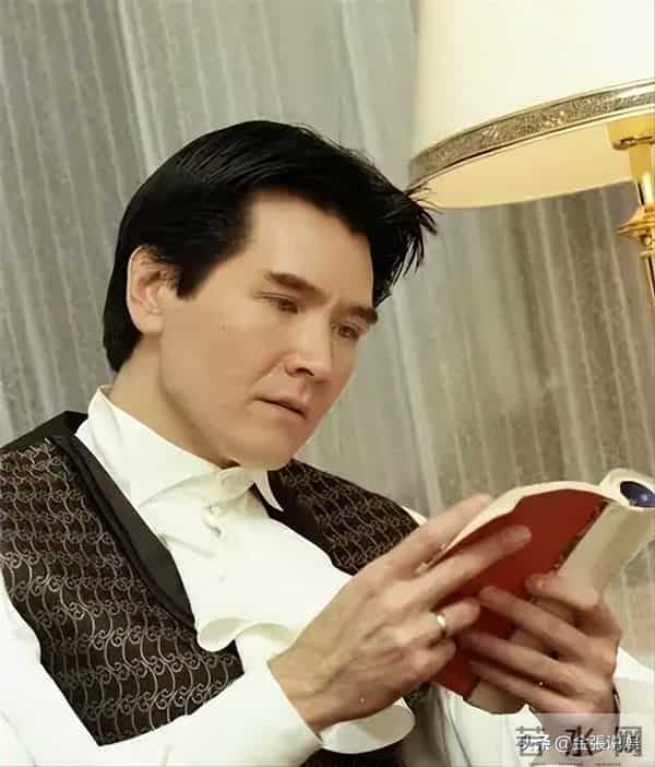 费翔在英国独居