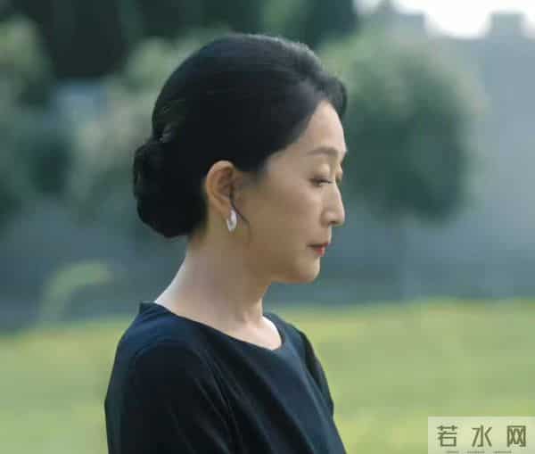 61岁的她与51岁钟汉良演母子,未婚未育寡欲脸成刻薄妈妈专业户