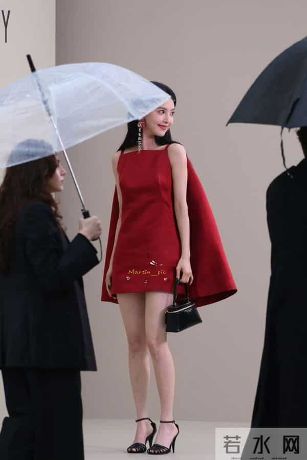 章若楠 腿瘦成“竹竿”引起讨论