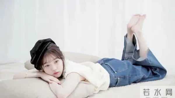 iu李知恩光脚丫好白嫩