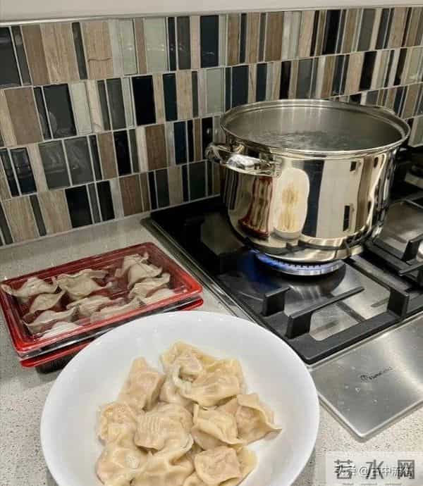 钱再多有啥用？独居英国20年靠吃速冻饺子，64岁费翔还是崩溃了