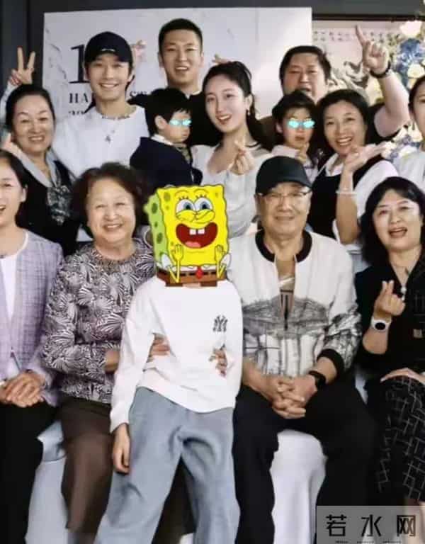 叶珂直播肿脸现身!婴儿哭闹不止,网友怒批:又学杨颖贤妻人设?