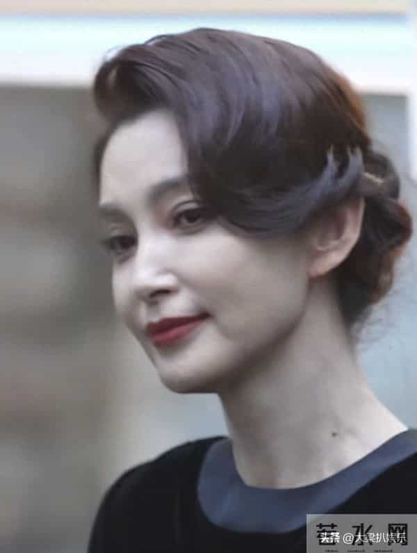52岁的李冰冰这脸是怎么了？怎么感觉好奇怪？