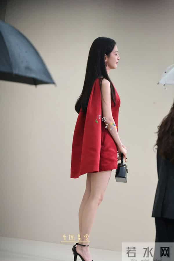 章若楠 腿瘦成“竹竿”引起讨论