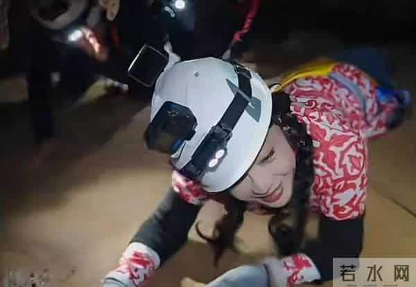 还是得认命！75岁意外摔倒、分不清人的刘晓庆，终要败在年龄上了