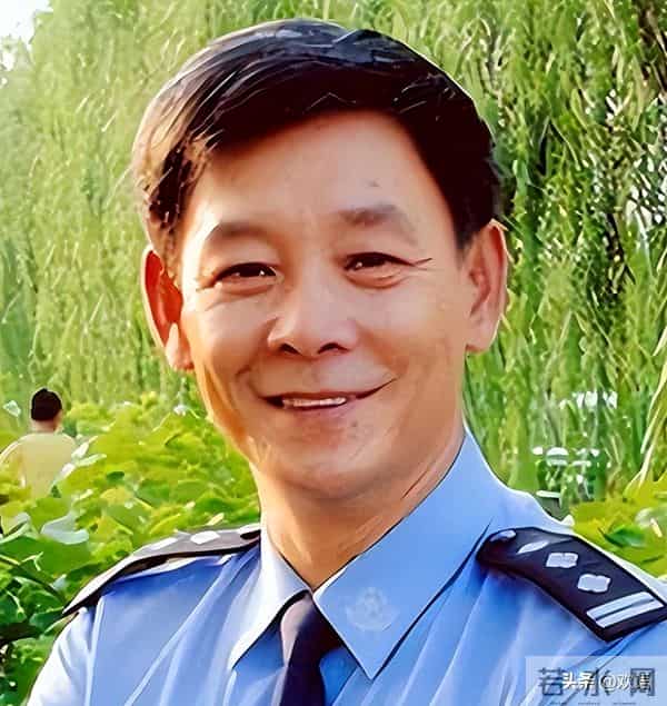 国家一级演员，今79岁仍在拍戏，住上亿四合院，儿子是他一生骄傲