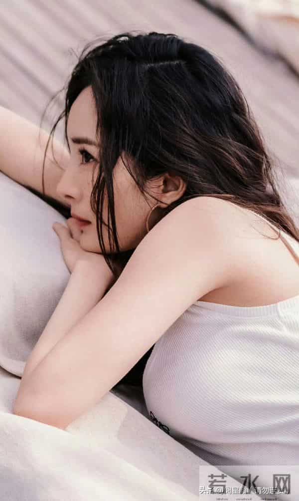 杨幂 释放少女般的纯欲感 全身纯白太顶了