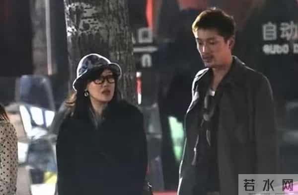 眼里没光了！47岁薛佳凝断崖式衰老，和高调秀二胎的胡歌两个画风