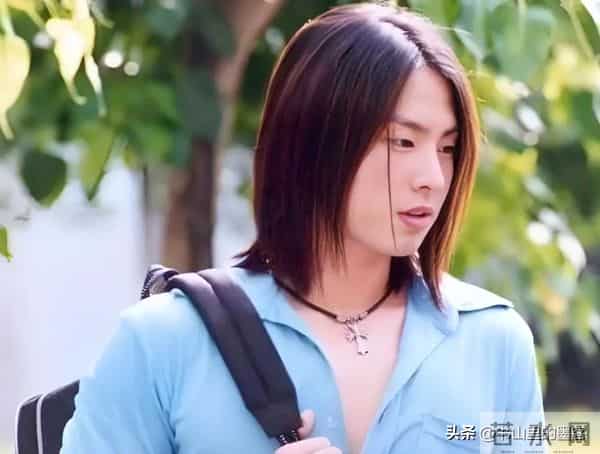 47岁吴建豪现状让人心酸，尖嘴猴腮，又瘦又普，男神越来越像老头