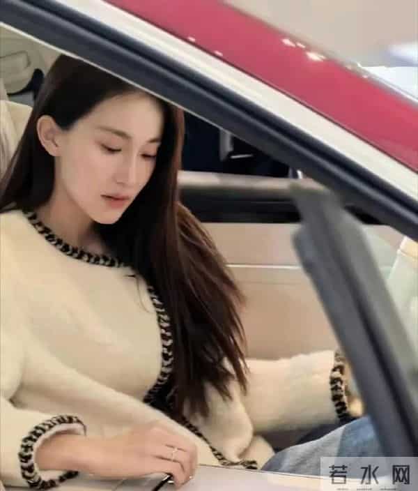 孙杨真会娶老婆,28岁张豆豆美到晃眼,这颜值明星看了都发愣