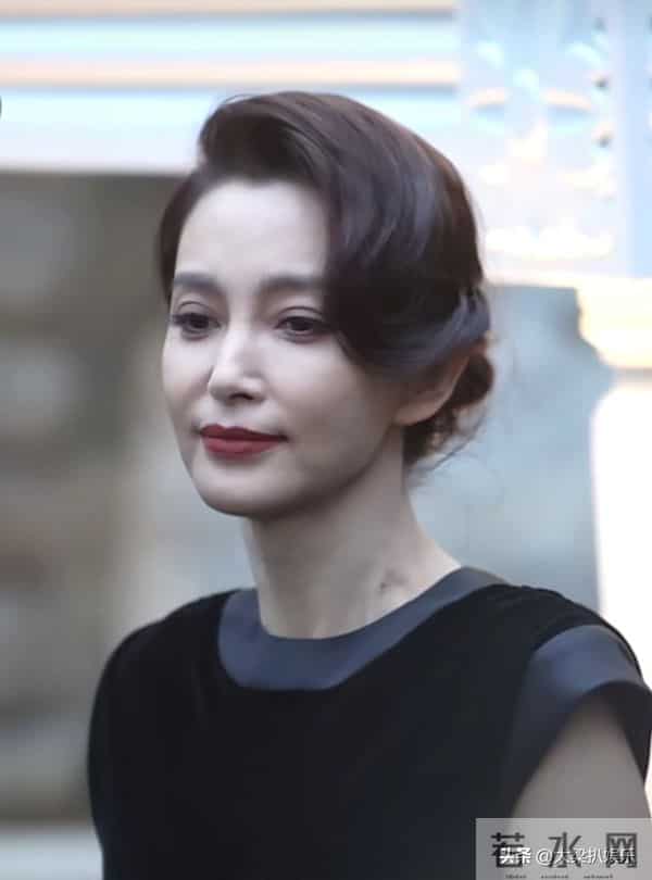 52岁的李冰冰这脸是怎么了？怎么感觉好奇怪？