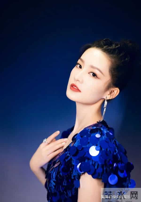 李沁的身材也太绝了,这组写真让人挪不开眼!