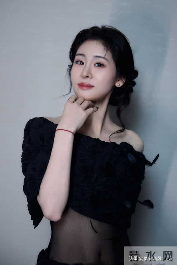 张碧晨云南被偶遇，真人脸又小又精致，无滤镜也好美啊！