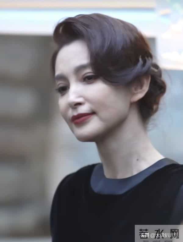 52岁的李冰冰这脸是怎么了？怎么感觉好奇怪？