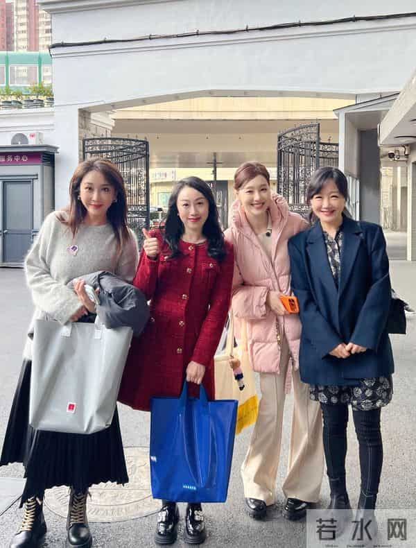 众星云集！于和伟戴眼镜讲话透心热，江疏影变学生 胡歌送这祝福？