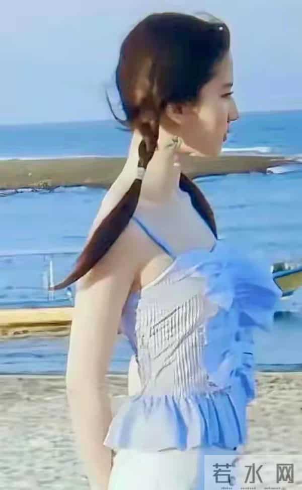 刘亦菲十七八岁海边照,肚子肉肉太真实,这才是无滤镜青春呀