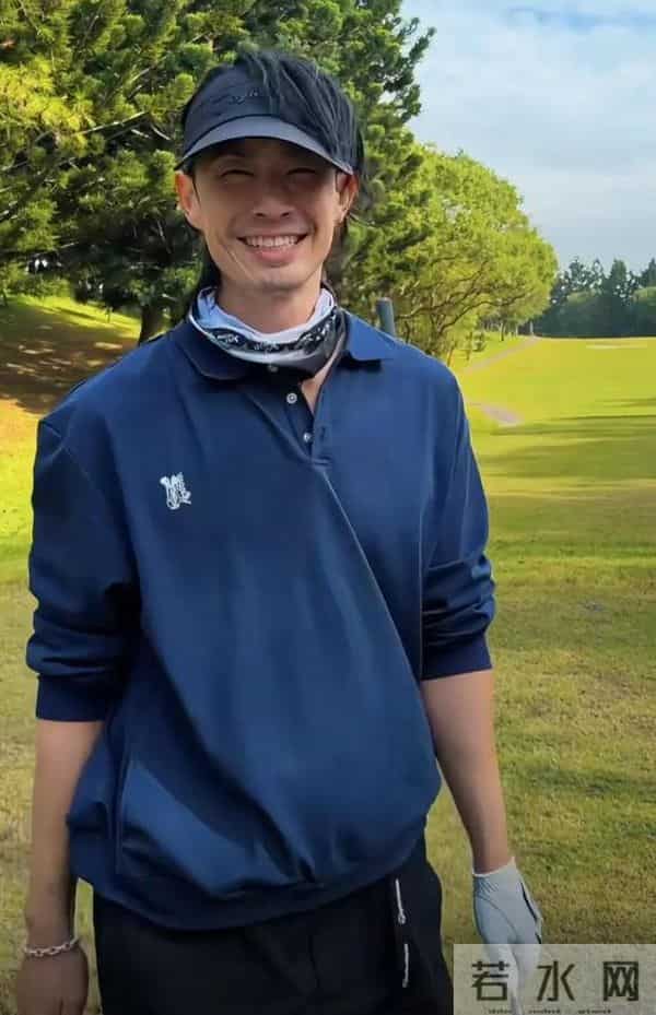 47岁吴建豪瘦脱相!减40斤肌肉男秒变麻杆老头,网友:是生病了吗