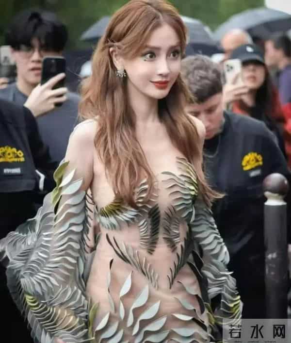 黄晓明也没想到，被他万分嫌弃的前妻杨颖，已经走上了另一条路