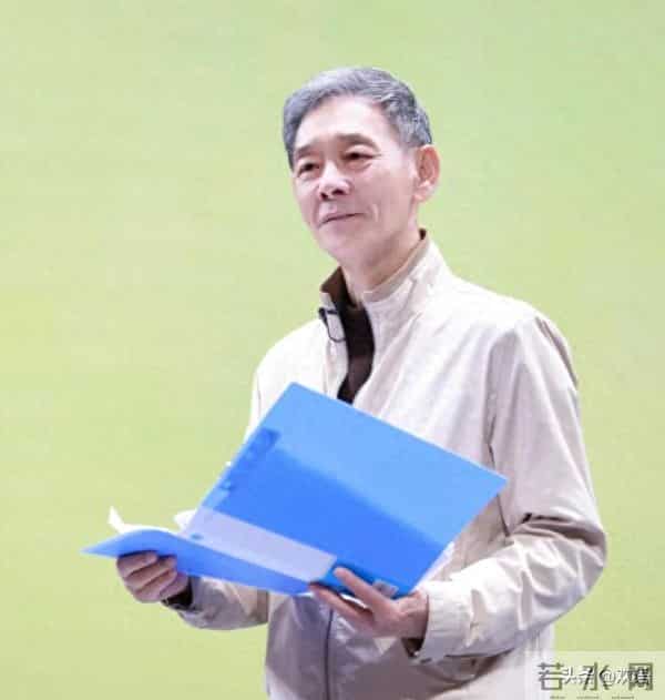 国家一级演员，今79岁仍在拍戏，住上亿四合院，儿子是他一生骄傲