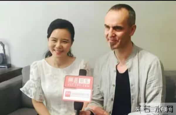 官宣离婚一年后，50岁的龚琳娜喜讯不断，外国前夫却只能发酸评