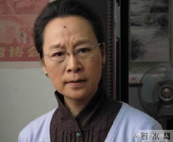 还是老一辈的瓜更好吃!奚美娟人设翻车,婚内出轨污蔑前夫三十年