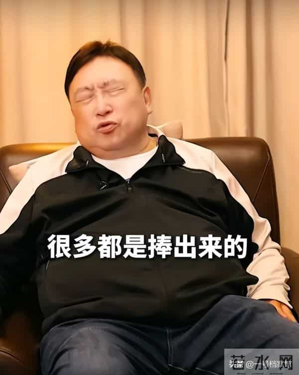 王晶谈易烊千玺拿奖，几句话透露出不一样的信息，令人感慨