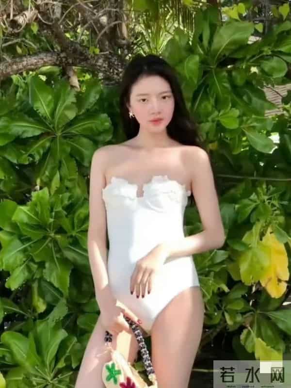 任敏泳衣穿搭这身材绝了！