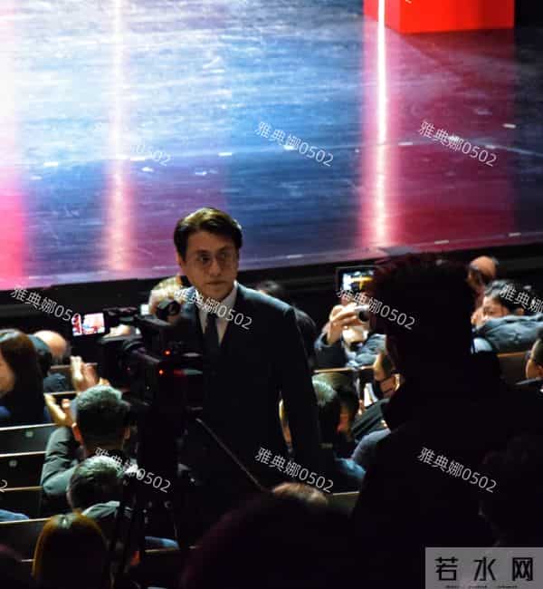 中戏遇到明星佟丽娅温柔漂亮但明显发福见老,靳东又高又帅很有派