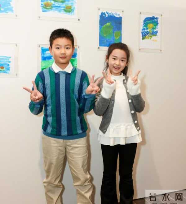 董璇带娃现身艺术展，关悦女强人打扮脸肿嘴歪，佟大为靠边站油腻