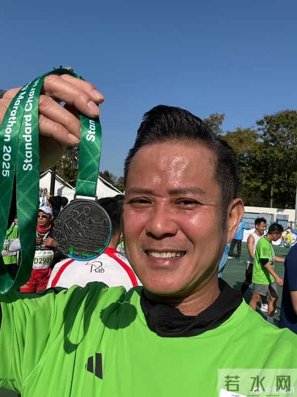 甜蜜！TVB知名绿叶晒夫妻合照庆祝结婚周年，离巢后定居内地