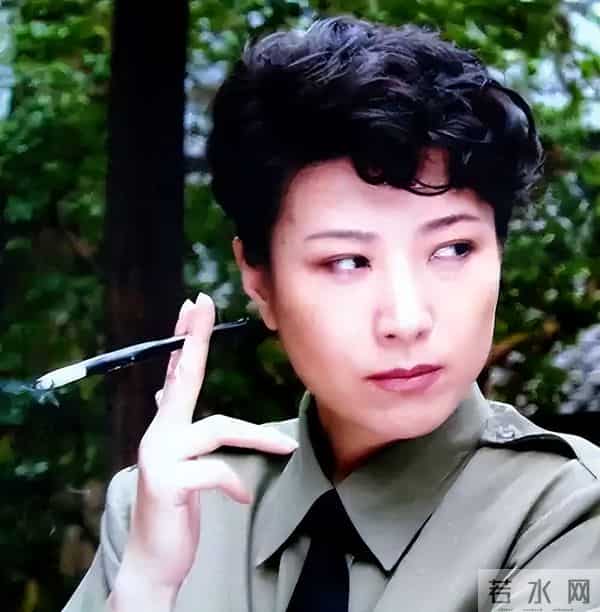 权色交易、陪睡上位，她压根不沾边，简直是娱圈的一股“清流”