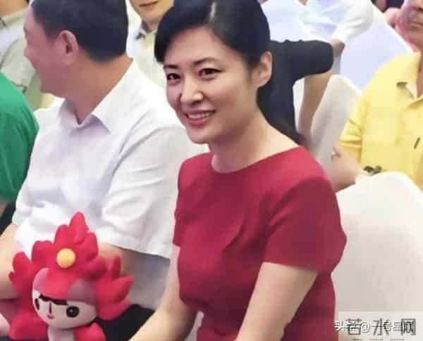 成名后抛弃丈夫，转身嫁大8岁富豪老公的周涛，终究遭到了"反噬"